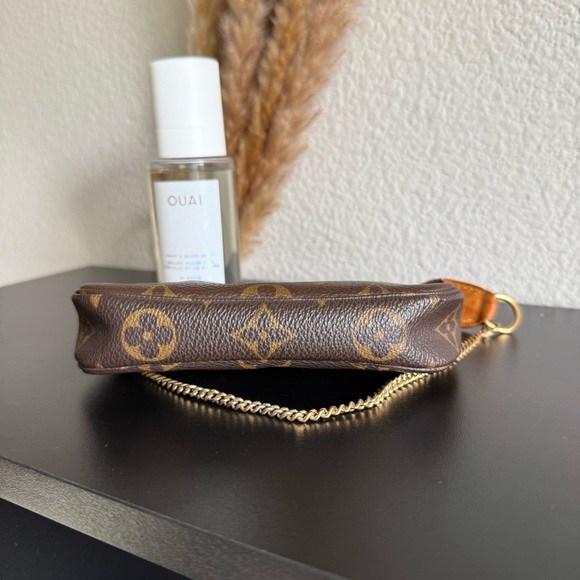 💛AUTHENTIC Louis Vuitton Mini Pochette💛 - Picture 7 of 13